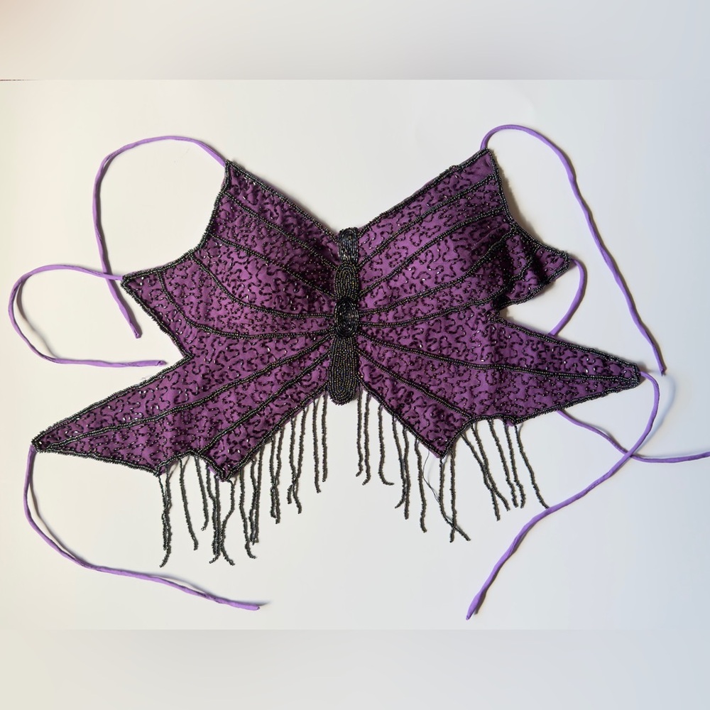 Belly dancing beaded purple top. Please see measurements on pictures.